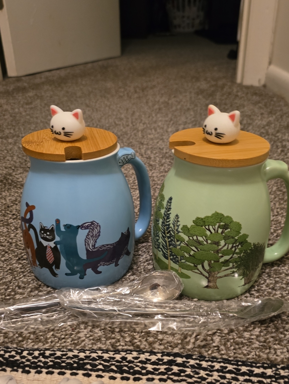 NEW Green And Blue Tree Ceramic Mugs with Bamboo Lid and Cat Knob - Set Of 2